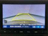 【バックカメラ】運転が苦手な方も車庫入れラクラクです!ギアをリバースに入れれば自動的に切り換わりますので、面倒な操作は不要です♪狭い駐車場もお車を傷つけず安心ですね!