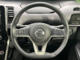 インテリアに合わせたデザインのステアリングは、運転される方のことも考え、運転しやすい形状、大きさです。是非一度、実際に触ってお確かめください。