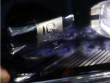先進的な光で夜間の視界をサポートするIQ.LIGHT。精悍なフロントフェイスを引き立てる、先進装備のひとつです。