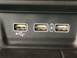 【USBポート】USBポートも装備されています、スマートフォンの充電やオーディオに連携も可能です、今や欠かせない装備の一つです!