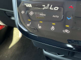 運転席と助手席とシートヒーターが装備されております