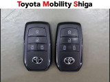 スマ-トキ-をポケットやカバンの中に携帯しておくだけでドアの施錠やエンジンの始動を鍵を使わず作動する事ができる便利な装置です。