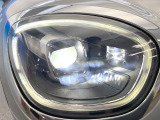 ●LEDヘッドライト:夜間走行時も良好な視界を確保し安心して運転できる高輝度LEDヘッドライトを装備!点灯速度が早く、消費電力も抑えられています。
