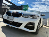 BMWのオートライトは積極的にライトをつけることにより、自車の存在を周囲に向けアピールいたします。それは安全性への配慮でもあります。