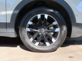 205/60R16インチ・アルミホイールになります。