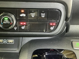 運転席/助手席シートヒーターで寒い日もすぐに温かくなり快適に過ごせます。2段階の温度調整が可能です