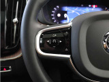 前方車を自動追従するアダプティブクルーズコントロールに加え、ステアリング操舵も行う進化型クルーズ『パイロットアシスト』を搭載。車体を車線内へと適正に維持しつつ先行車を忠実に追従します。