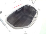 荷室の奥行きや形状を確認しやすい写真です。