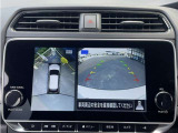 【アラウンドビューモニター】このように真上から見下ろしたような映像が映し出されるため駐車やバックが苦手な方でも安心して行うことが可能となります!!