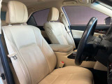 運転席も広々としており運転しやすい環境を実現しています☆室内クリーニングも実施済みです。