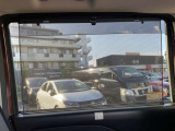 スライドドアにサンシェードが付いてます