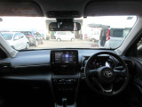 前方視界は見やすく運転を助けます。