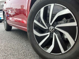 15インチ純正アルミホイールです。タイヤサイズは185/65R15です