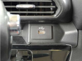 前席USBソケット(TypeA)でスマホの音声を車内でお楽しみ頂けます!