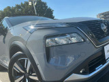 LEDヘッドライトです。ロービームにシャープな白光色のLEDランプを採用しました。