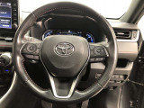 ハンドルは車を運転する上で、ずっと握っている重要なパーツです。手にフィットする物がいいですよね♪