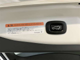 パワーバックドアは荷物の出し入れがしやすい優れもの!スイッチひとつで重たいバックドアが締まります!日用品の大量買い出しにも大活躍!