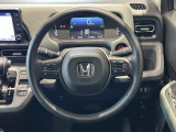運転している間、長く触れているものだから手になじむハンドルがいいですよね。本革巻のステアリングは乗れば乗るほど手になじんでいきます。