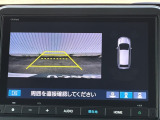 カラービジョンとガイド線で見やすい視点切替式のバックモニター。障害物センサーの検知状況を同時に表示できます