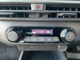 オートエアコンは、温度や風量を自動で調整してくれるため、運転に集中でき、疲労軽減にもつながります。また、車内の温度を一定に保つことで、結露やカビの発生を防ぐ効果もあります。