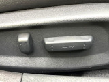 【前席パワーシート】スイッチ一つで簡単にシートの微調整が可能!電動だから力もいりません!快適なシートポジションにセットして、快適なドライブをお楽しみください。