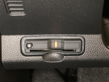 ハンドルの左下にETCがついています。高速道路の料金所の通過も楽々です。カードの取り出しもしやすい場所についています。