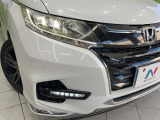 【LEDヘッドライト】悪天候や夜間走行時も良好な視界を確保し安心して運転できる高輝度LEDヘッドライトを装備!点灯速度が早く、消費電力も抑えられています。