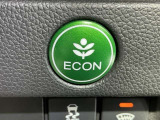 ECONスイッチ操作でエンジンやミッション、エアコンなどを総合的に制御、燃費をよくするようクルマが頑張ります。