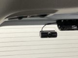 自社整備工場で点検整備をおこなってからお渡ししています。車検が残っている場合は『12ヶ月点検整備』を、車検整備付きの場合は『車検整備』をおこないます。整備費用は車両本体価格に含まれています。