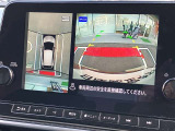 まるで真上から見ているような、視認性の良いアラウンドビューモニターです。駐車が苦手な方でもこれでらくらく駐車できますよ。