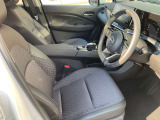運転席まわりです。実際に座ってみて、乗り心地を体験してみてください。