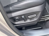 【運転席パワーシート】運転席シートを前後はもちろん、上下を調整することが出来ます 運転者の方にとって最適のドライビングポジションに合わせやすくなっております