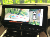 【パノラミックビューモニター】専用のカメラにより、上から見下ろしたような視点で360度クルマの周囲を確認することができます☆死角部分も確認しやすく、狭い場所での切り返しや駐車もスムーズに行えます。