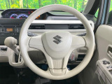 インテリアに合わせたデザインのステアリングは、運転される方のことも考え、運転しやすい形状、大きさです。是非一度、実際に触ってお確かめください。