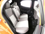 ゆとりある広々とした車内空間は、ドライブを始め買い物やレジャーなど、幅広く活躍します。一人でもみんなとでもお出かけを楽しみましょう!