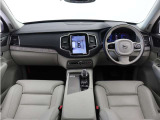 ボルボのフラッグシップモデル、プレミアム・7シーターSUV XC90。Googleを搭載し、ラグジュアリーを極めたSUVで、至福の時をお過ごしください。
