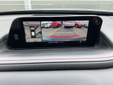360&deg;ビューモニターのトップビューとリヤノーマルビューです。カメラ画像は運転席右側のビュー切替スイッチで切替できます。
