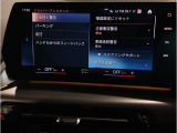 【ⅰドライブナビゲーション】文字情報も鮮明に表示する高解像度カラーディスプレイを採用。視認性に優れた地図デザインと特徴的な建造物を目印にした描写表示で現在位置を把握できます。地図データの更新も可能です