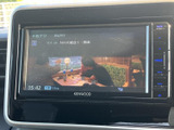 地上デジタル放送を楽しめる画面を装備しています。停車中の休憩時間にはテレビ番組を視聴でき、待ち時間も車内で過ごしやすくなります。画面表示も確認しやすい仕様です。