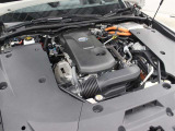 A25A-FXS型 2.5L 直4 DOHCエンジンと1KM型 交流同期電動機のハイブリッドシステム搭載、FR駆動です。
