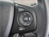 ◆アダプティブクルーズコントロール◆予め設定した車速内でクルマが自動的に加減速。前走車との適切な車間距離を維持しながら追従走行します。【LKAS】車線維持支援システムでステアリング操作を支援。