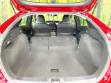 後席を格納すると、これだけの広さが!シーンに合わせたシートアレンジで、大きな荷物も積むことが出来ます♪