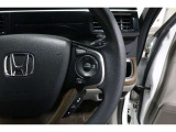 Hondaセンシングの機能のひとつ、アダプティブクルーズコントロール付!アクセルから足を離しても設定したスピードと前車との車間を保ち走行してくれます!車線維持もアシスト☆高速道路で疲労軽減ですね☆