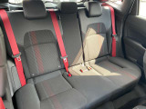 【後部座席】NISMO専用デザインシート シートベルトまで専用NISMOレッド