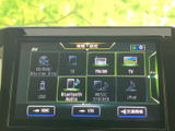 ラジオやテレビ、Bluetooth Audioなど、画面から複数のメニューを選べます。音楽や情報を楽しみたい日常の移動で使いやすく、入力切替も画面上で確認しながら行えます。