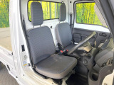 運転席シート廻りは使用感も少なく、良好な状態となっています。前オーナー様が丁寧に使っていたことがよくわかりますね。