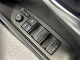 全席に電動パワーウインドウを装備。乗員それぞれが快適に操作できます。