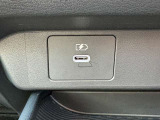 タイプCポート充電使えます。