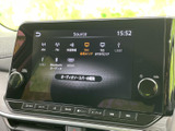 AM・FMやテレビ、USB、Bluetoothなど、利用できる音源が画面に一覧表示されています。選択肢を見ながら切り替えられるため、普段使う音楽や音声に合わせて活用しやすい装備です。