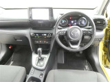 運転席からの視界はこんな感じです☆お気軽にご来店いただき、実際に座って是非お確かめください。ドライバーに寄り添う快適な操作フィールをもたらすステアリングです。